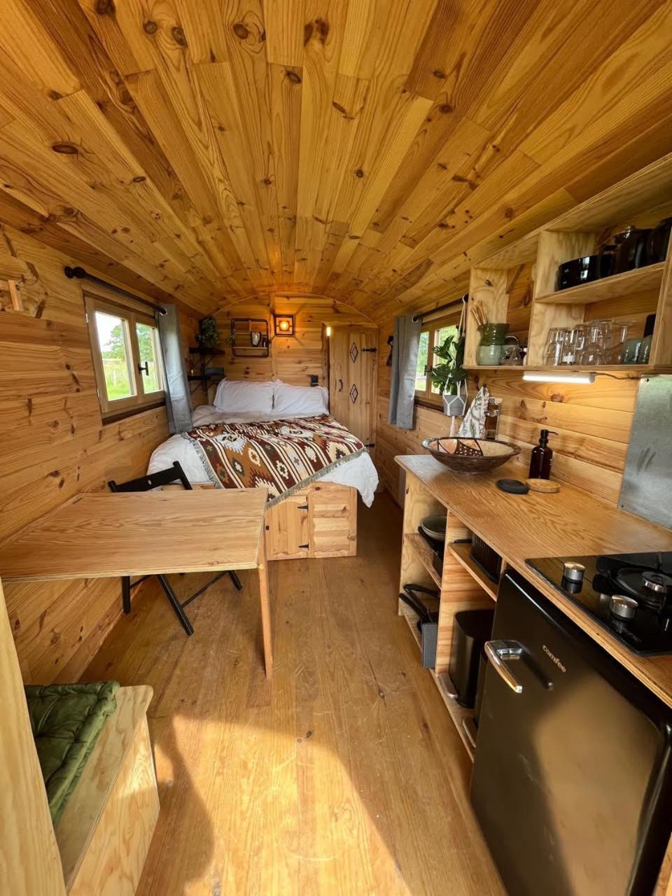 Les Logements Insolites De La Base Nautique Verneuil  Экстерьер фото